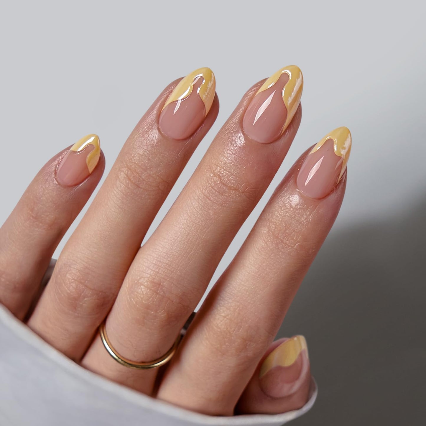 BTArtbox Press On Nails, Cream Puff, Short Almond, Ombre Off White, 32Ct