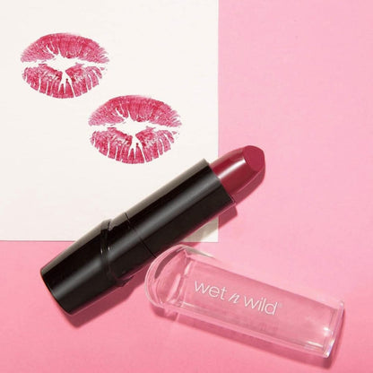 wet n wild Silk Finish Lipstick, Hydrating Rich Buildable Lip Color, Formulated with Vitamins A,E, & Macadamia for Ultimate Hydration, Cruelty-Free & Vegan - A Short Affair